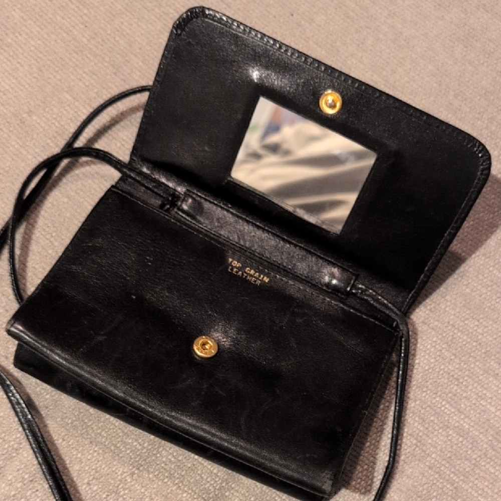LAST CHANCE SELLING TO BUFFALO SOON MAKE AN OFF legant Black Leather Women's Bag